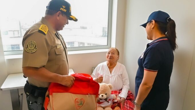 Comandante General de la Policía adelanta saludo y felicitación por su Día a Mamitas hospitalizadas en el » Luis N. Sáenz»