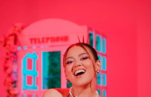 Amy Gutiérrez presenta la canción «Cuando me veo en tus ojos» jubto a Master Chris