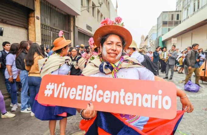 Pasacalle por Bicentenario dela Batalla de Junín en Centro de Lima