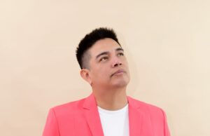 Leonard León conquista las radios con su nuevo tena: » Una mujer como tú»(VIDEO)