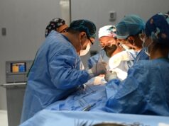 INSN: Médicos realizan reconstrucción facial a niña utilizando su propio hueso del omóplato tras extirparle tumor gigante de la cara