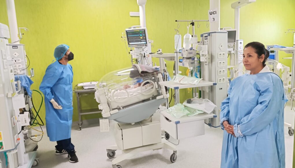 Pequeña «Luisita» se sigue recuperando en hospital de la policía luego de ser rescatada de tacho de basura