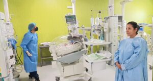 Pequeña «Luisita» se sigue recuperando en hospital de la policía luego de ser rescatada de tacho de basura