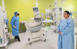 Pequeña «Luisita» se sigue recuperando en hospital de la policía luego de ser rescatada de tacho de basura