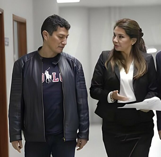 Fiscalía politizada recibe un duro golpe en suintento por tirarse al suelo la democracia