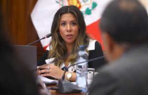 Denuncian ante Comisión de Ética a Rosselli Amuruz por amenazar a congresista Diego Bazán por lío de «fiestas»