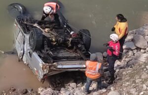 Policía de Salvataje de Lima encontró los cuerpos de los esposos dentro de la camioneta que cayó al río Mantaro