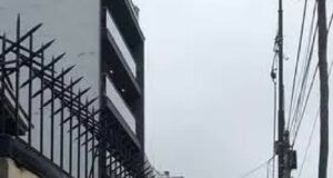 Ladrón se incrustra cerco de púas y muere desangrado tras intentar robar bicicleta de edificio en La Molina(VIDEO)