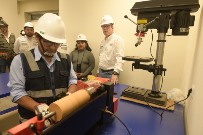 Ministro Morgan Quero: 75 escuelas bicentenario ofrecen infraestructura moderna, innovación pedagógica y educación para el trabajo