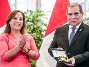 Boluarte y Arévalo: ¿Distinción o descaro? La polémica entrega de la Orden del Trabajo
