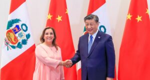 China recibe con halagos a presidenta Dina Boluarte