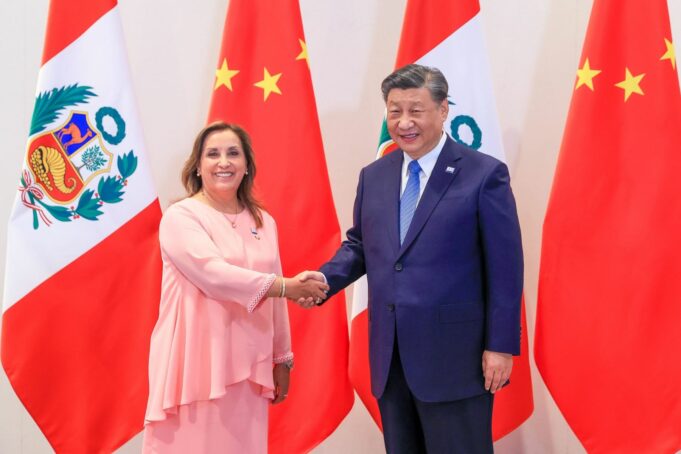 China recibe con halagos a presidenta Dina Boluarte