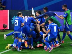 Italia se clasificó en el final con gol de empate ante Croacia 1-1