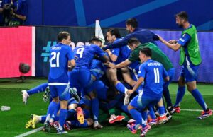 Italia se clasificó en el final con gol de empate ante Croacia 1-1