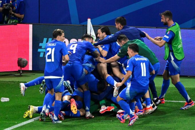 Italia se clasificó en el final con gol de empate ante Croacia 1-1