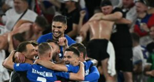 Inglaterra y Eslovenia empataron 0-0 y junto a Polonia pasaron a Octavos de Final