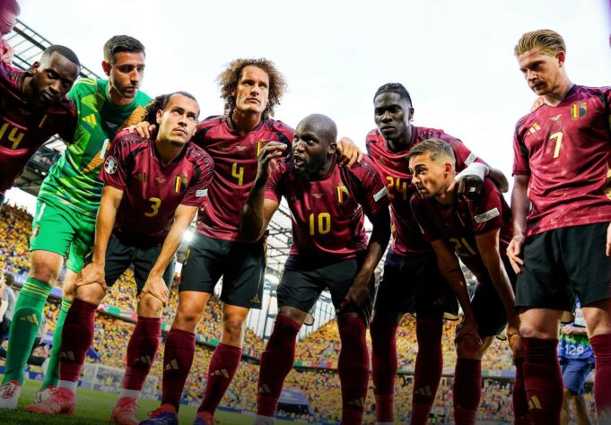 Bélgica ganó a Rumania 2-0 y todos los integrantes del Grupo «E» quedaron con 3 puntos