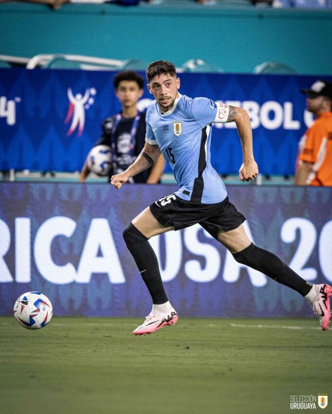 Uruguay ganó en el estreno a Panamá por 3-1