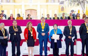 Condecoran a vecinos ilustres de Pachacámac