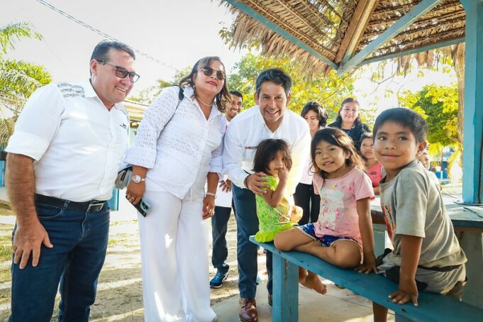 Ucayali: ministro Demartini supervisó transporte aéreo de alimentos de Qali Warma para más de 800 escolares de la frontera con Brasil