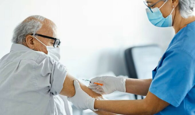 Ocho de cada diez muertes por Covid-19 corresponden a adultos mayores