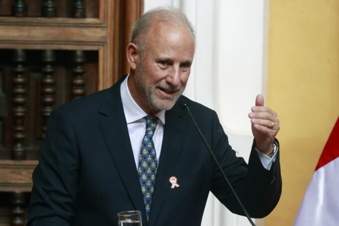 Canciller González-Olaechea ‘cuadra’ a su homólogo de Canadá y cuestiona injerencia extranjera en asuntos internos de Perú