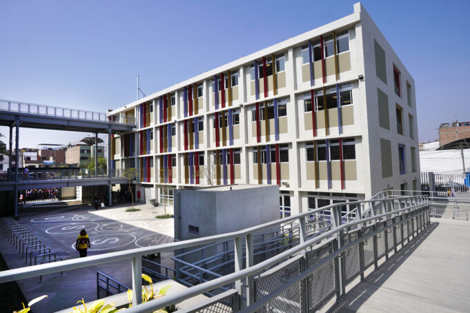 Gobierno entrega octava Escuela Bicentenario en Santa Anita