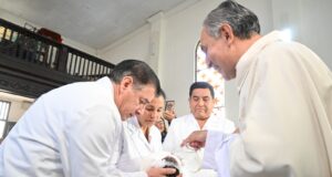 Bautizan a pequeña Luisita en la Capilla del Hospital de la Policía