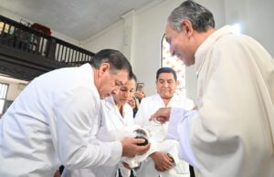 Bautizan a pequeña Luisita en la Capilla del Hospital de la Policía