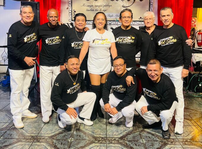 Orquesta Oll Stars da serenata a todos los padres