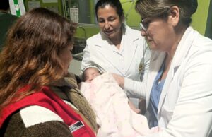 ‘Luisita’, la bebé que abandonaron en Jesús María, fue dada de alta en el hospital PNP donde le salvaron la vida