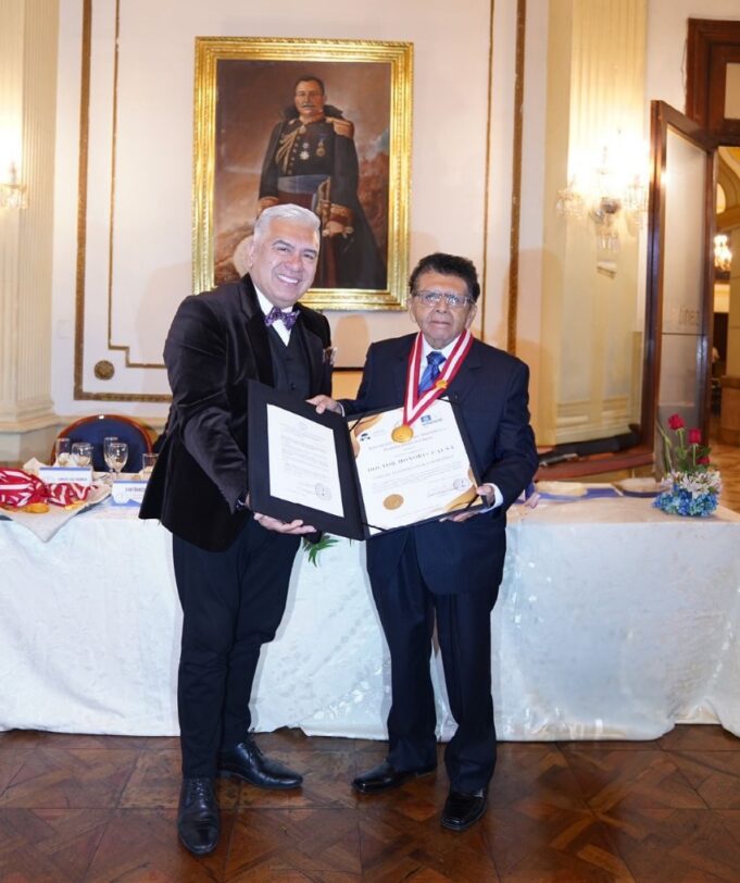 Universidades deben participar en elaboración de currícula educativa