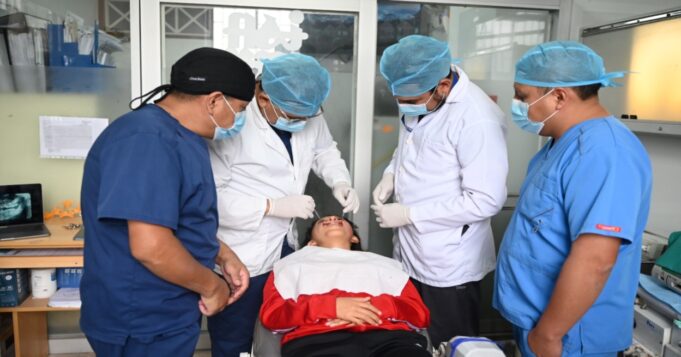 INSN: Campeona mundial de karate lista para triunfar tras retirarle 16 piezas dentales supernumerarias