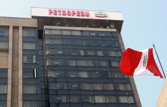 Petroperú al borde del colapso por guerra interna entre ministerios