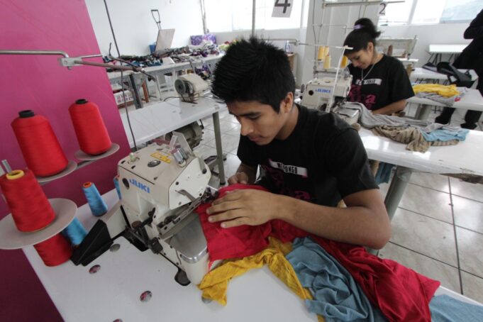 Producción manufacturera avanzó 11.4% en abril de 2024, impulsada por la industria pesquera, muebles y prendas de vestir