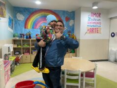 Carlos Álvarez muestra su solidaridad hacia los niños con cáncer