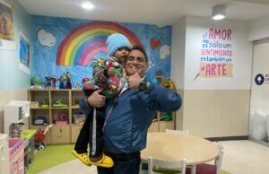 Carlos Álvarez muestra su solidaridad hacia los niños con cáncer
