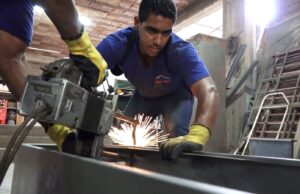 Titular de Produce anuncia que producción industrial cerraría el 2024 con un crecimiento de 3.5%