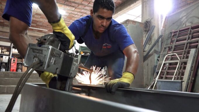 Titular de Produce anuncia que producción industrial cerraría el 2024 con un crecimiento de 3.5%