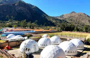 Minedu instala 10 aulas de emergencia tipo domos en la IE Basilio Auqui, Ayacucho