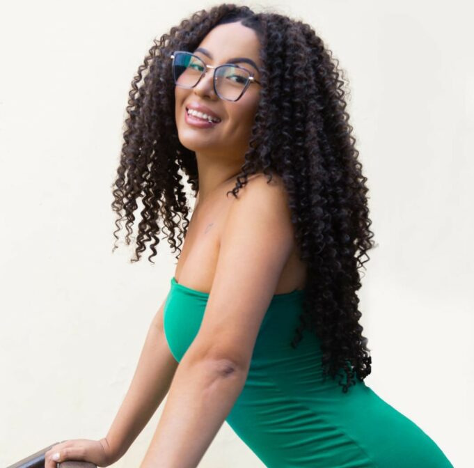 Primera cantante de reparto peruano la rompe en las redes sociales con el tema: «Partido en dos»(VIDEO)