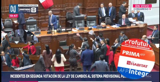 Congreso aprueba reforma de pensiones que bloquea futuros retiros de AFP