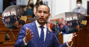 UNMSM: con abucheos y cánticos frustran conferencia de congresista Alejandro Muñante