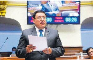 Alejandro Soto promulga ley que beneficia a personal CAS del sector salud