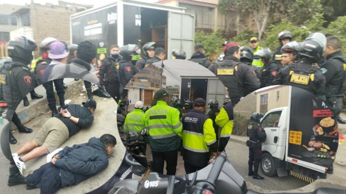 Serenos de Comas en plan cerco con PNP capturan a choros que habían asaltado furgoneta que repartía productos