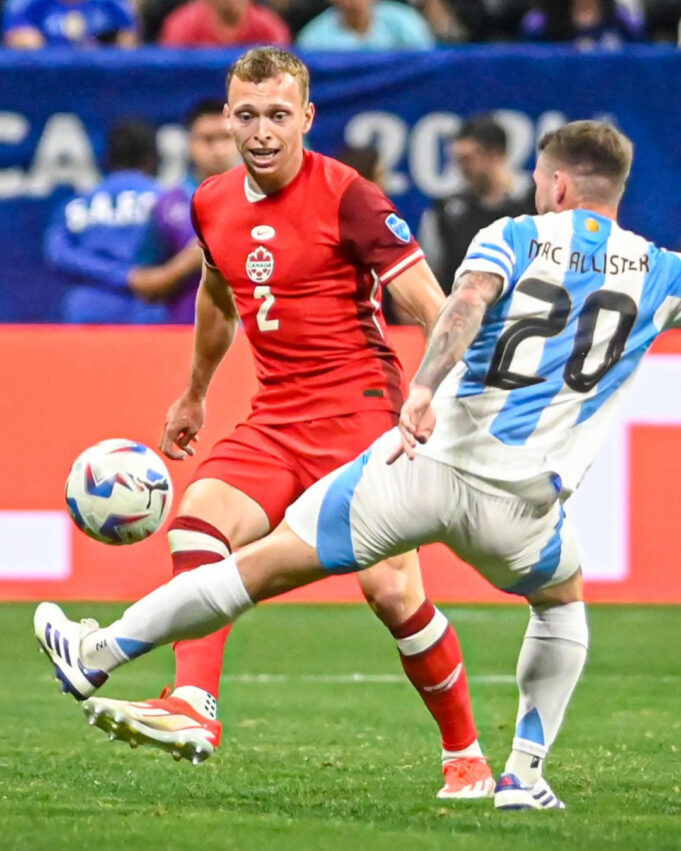 Argentina debutó con triunfo ante Canadá 2-0 en la Copa América