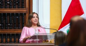 Dina Boluarte entrega más de 5 mil becas gracias a convenio con Microsoft