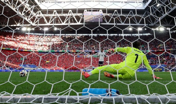 Inglaterra eliminó a Suiza en penales 5-3 y pasó a semifinales de la Eurocopa