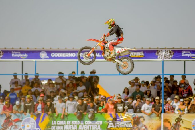 La ciudad de Piura vibró con competencia de Motocross en el circuito «Arena Piura»