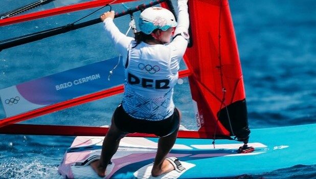 María Belén Bazo sigue en carrera en Vela de los Juegos Olímpicos París 2024